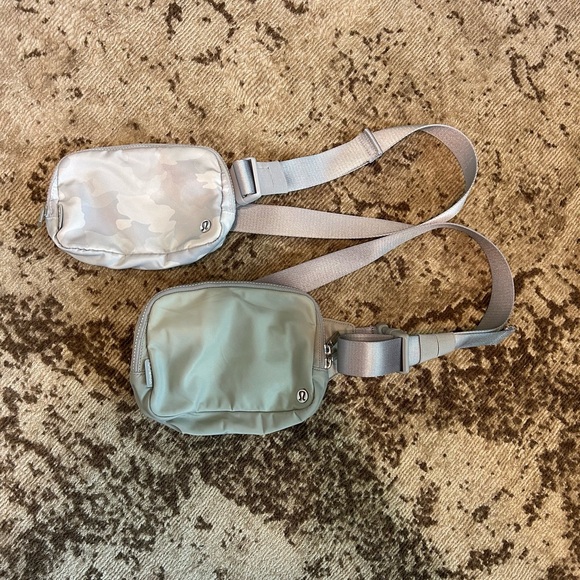 Lululemon belt bags - Picture 1 of 5